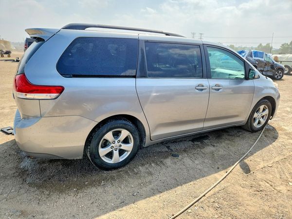 2013 TOYOTA SIENNA