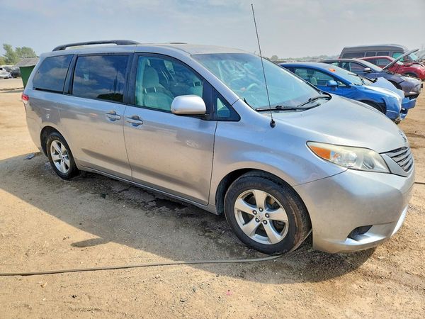 2013 TOYOTA SIENNA