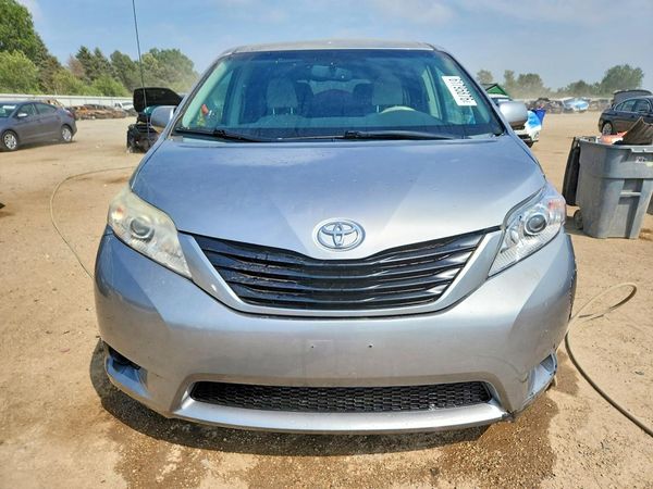 2013 TOYOTA SIENNA