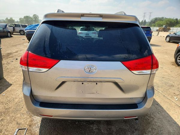 2013 TOYOTA SIENNA