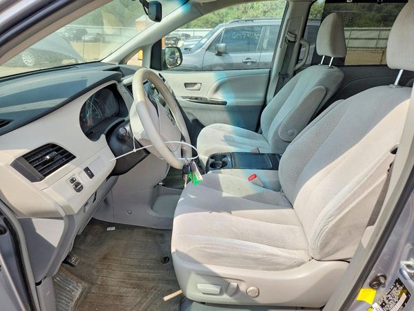 2013 TOYOTA SIENNA