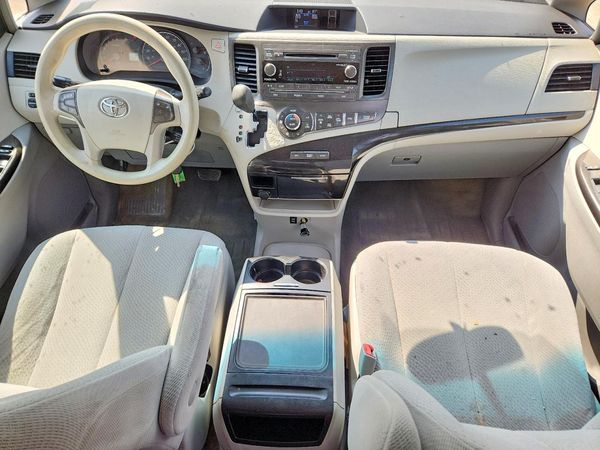 2013 TOYOTA SIENNA