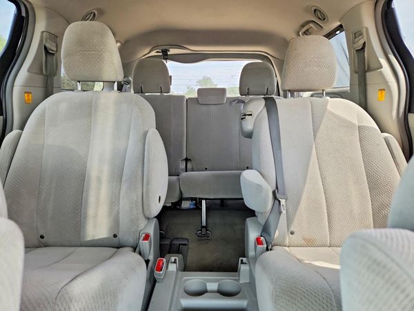 2013 TOYOTA SIENNA