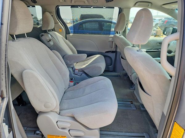 2013 TOYOTA SIENNA