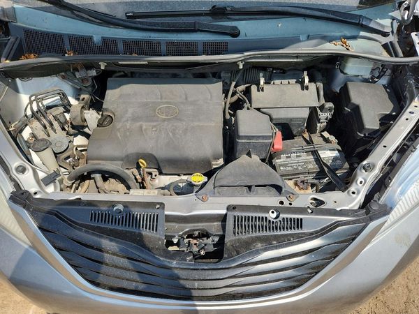 2013 TOYOTA SIENNA