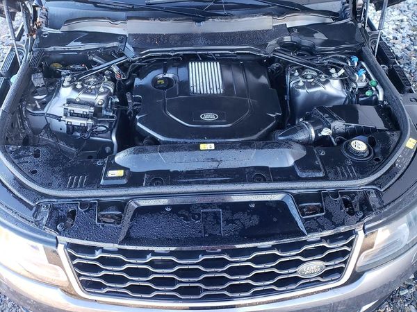 2019 LAND ROVER RANGEROVER HSE — Engine bay