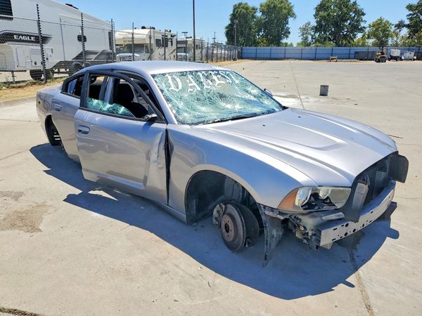 2013 DODGE CHARGER SE — Passenger 3/4
