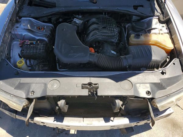 2013 DODGE CHARGER SE — Engine bay