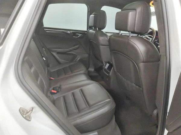 2015 PORSCHE MACAN