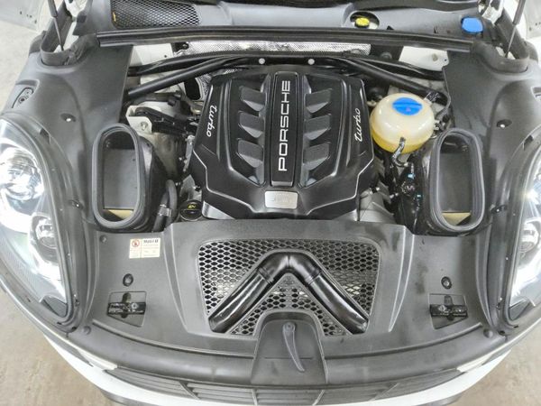 2015 PORSCHE MACAN