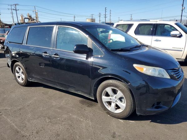 2017 TOYOTA SIENNA L