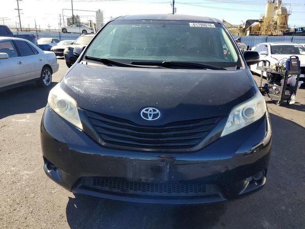 2017 TOYOTA SIENNA L