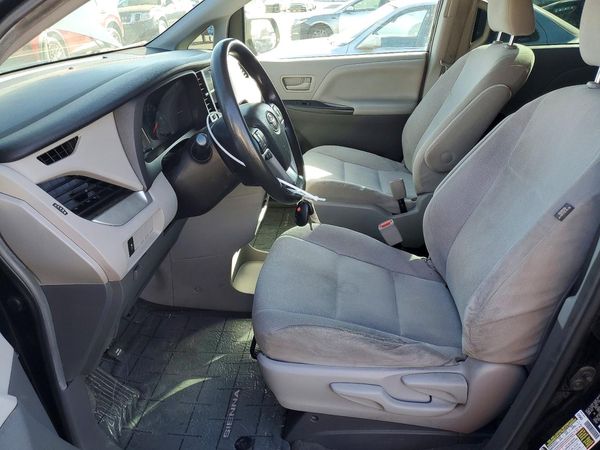2017 TOYOTA SIENNA L