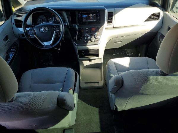 2017 TOYOTA SIENNA L