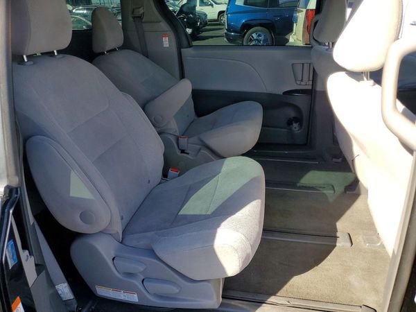 2017 TOYOTA SIENNA L