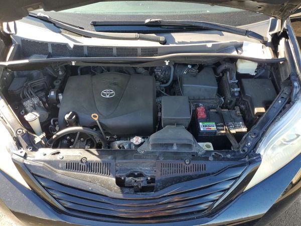 2017 TOYOTA SIENNA L
