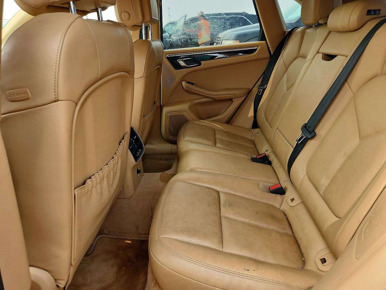 2016 PORSCHE MACAN