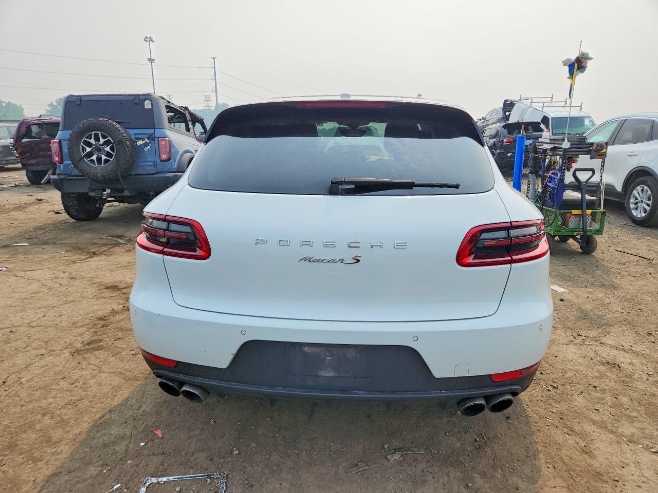 2016 PORSCHE MACAN
