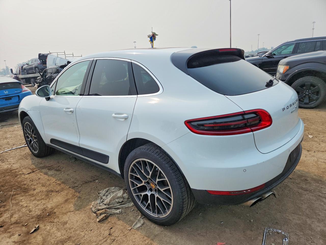 2016 PORSCHE MACAN