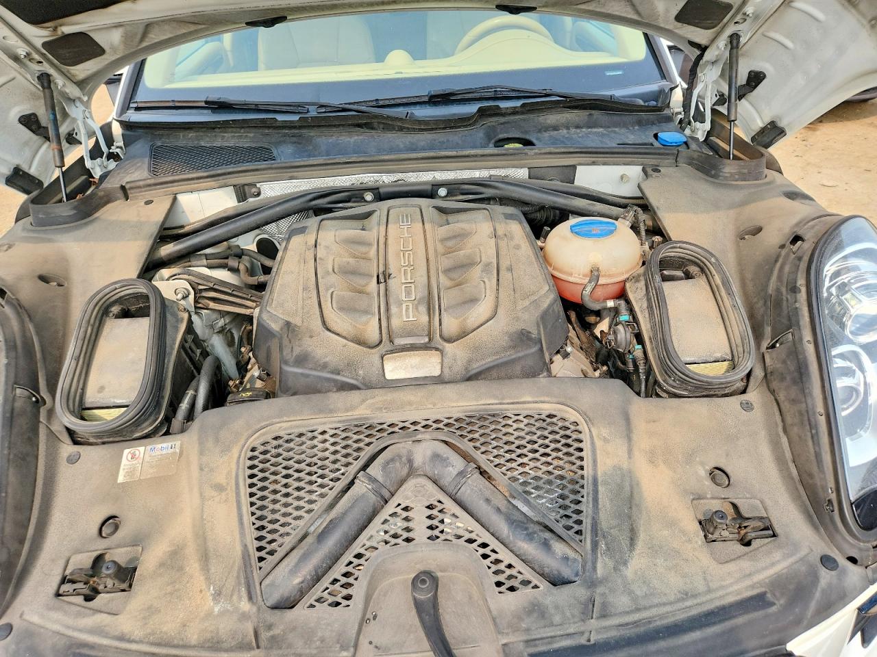 2016 PORSCHE MACAN