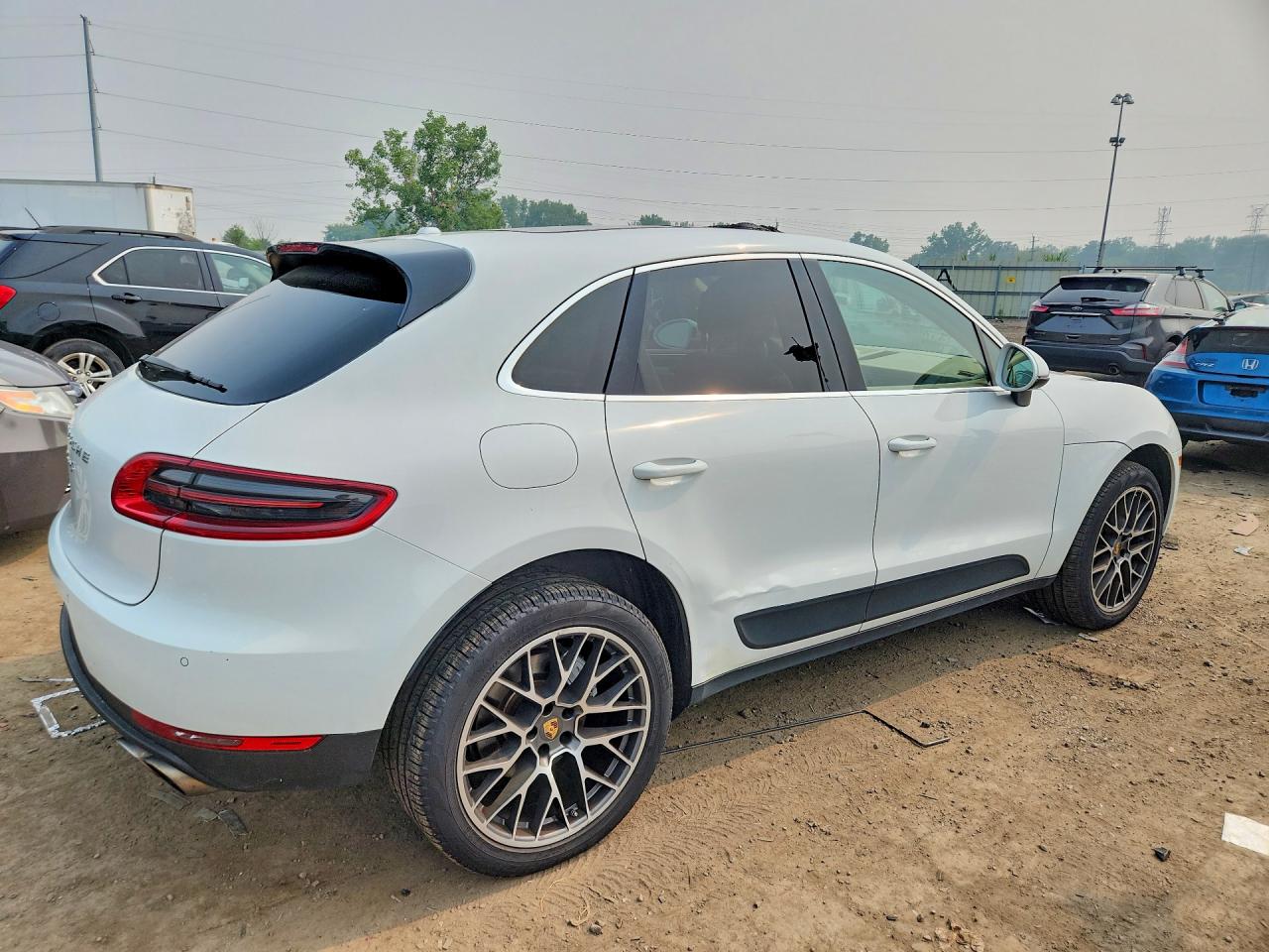 2016 PORSCHE MACAN