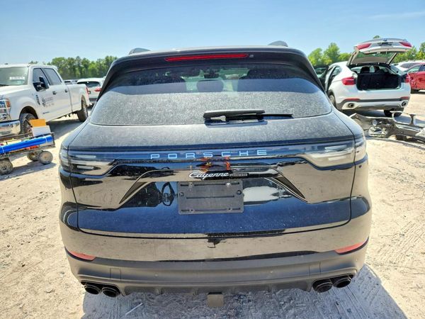 2020 PORSCHE CAYENNE