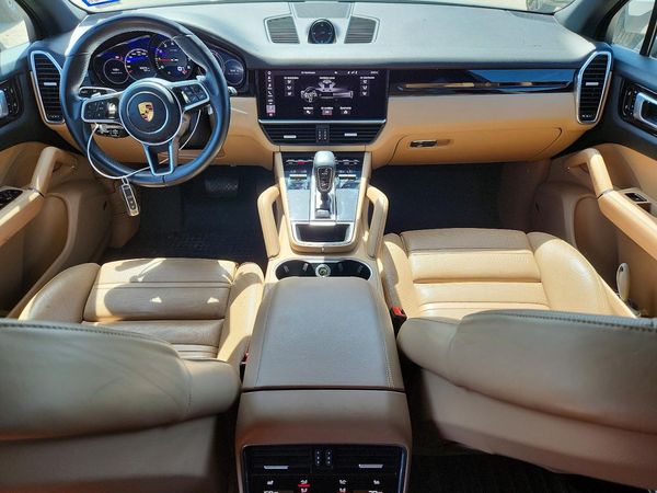 2020 PORSCHE CAYENNE