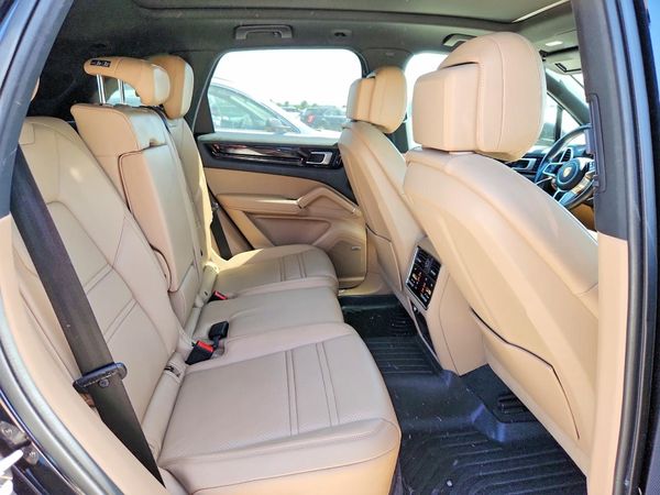 2020 PORSCHE CAYENNE
