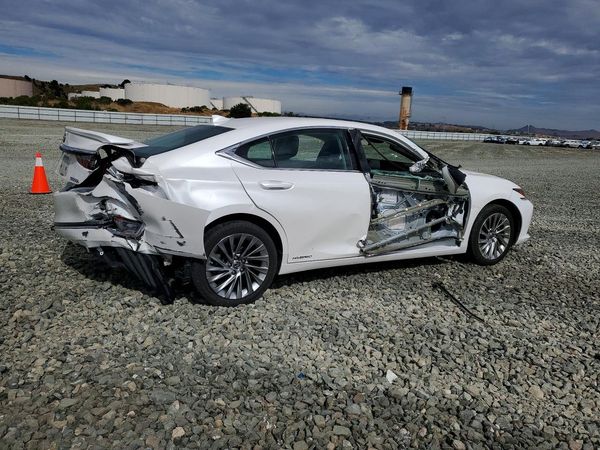 2019 LEXUS ES