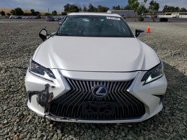 2019 LEXUS ES