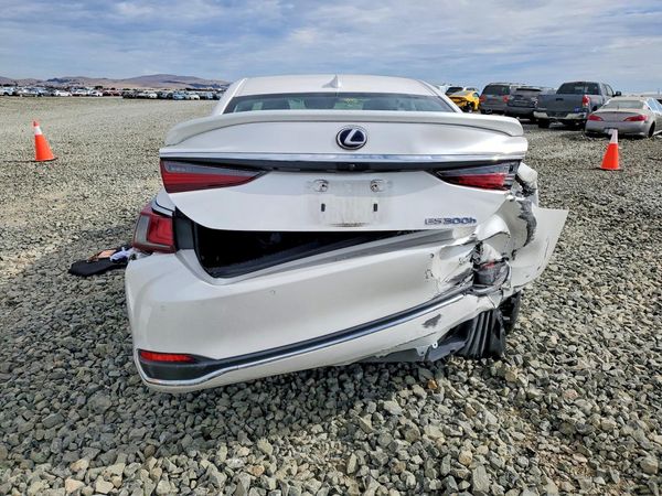 2019 LEXUS ES
