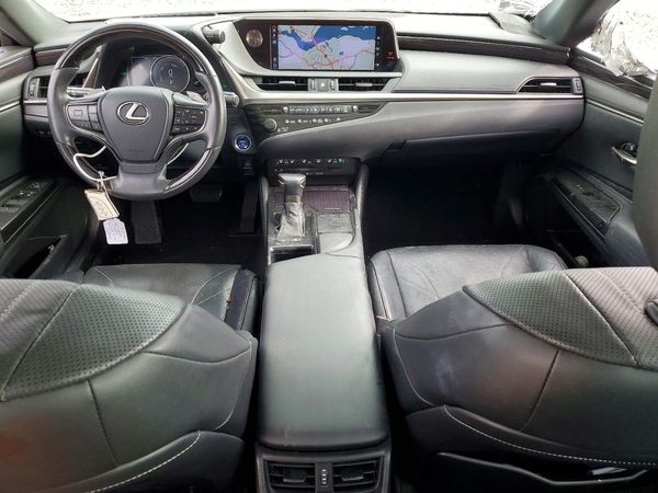 2019 LEXUS ES