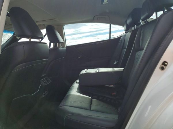 2019 LEXUS ES
