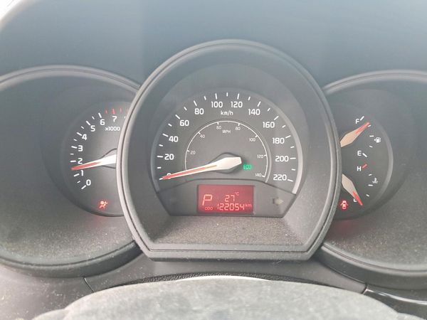 2017 KIA RIO 5-DOOR EX / SX