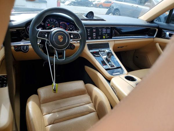 2019 PORSCHE PANAMERA