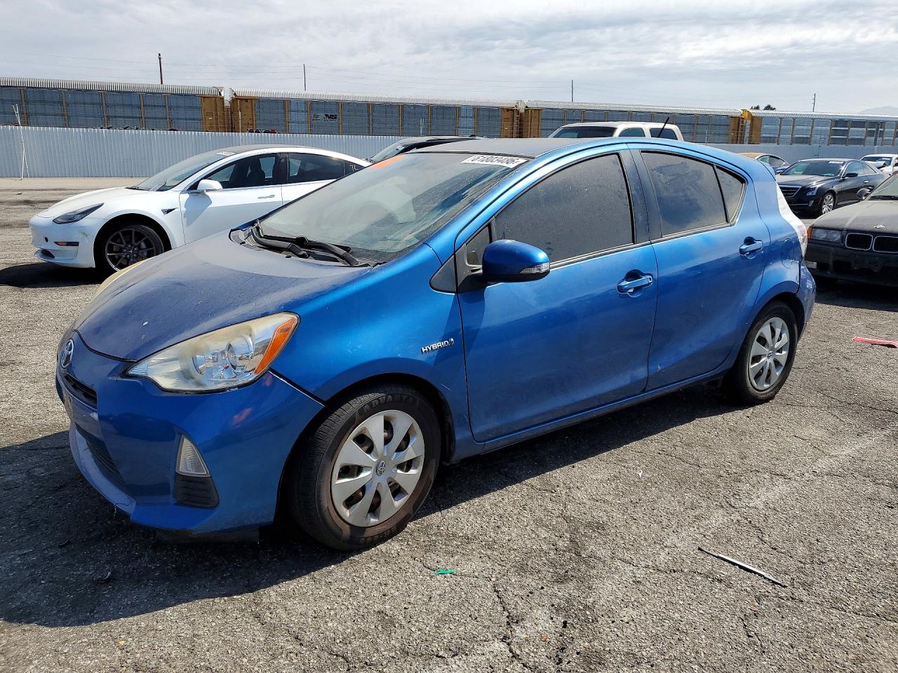 2013 TOYOTA PRIUS — Front 3/4