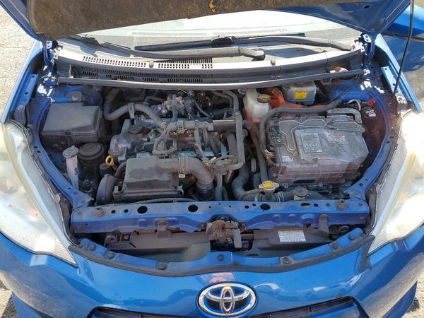 2013 TOYOTA PRIUS — Engine bay