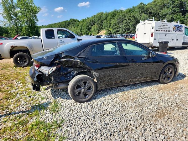 2022 HYUNDAI ELANTRA SEL w/ Convenience Pkg