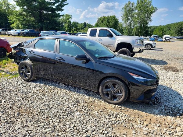 2022 HYUNDAI ELANTRA SEL w/ Convenience Pkg