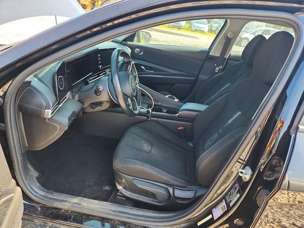 2022 HYUNDAI ELANTRA SEL w/ Convenience Pkg