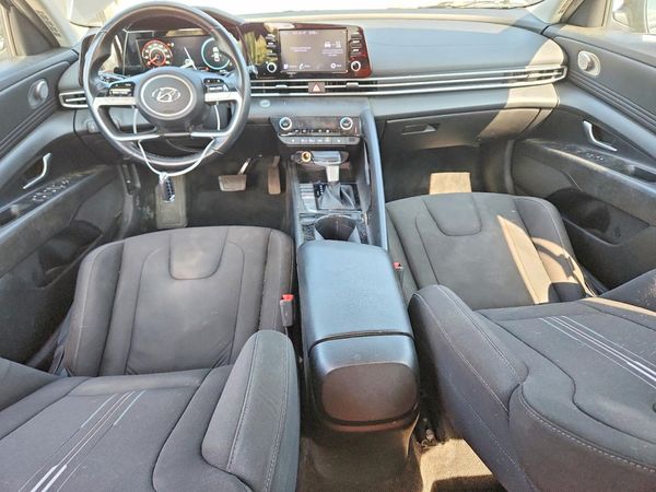 2022 HYUNDAI ELANTRA SEL w/ Convenience Pkg
