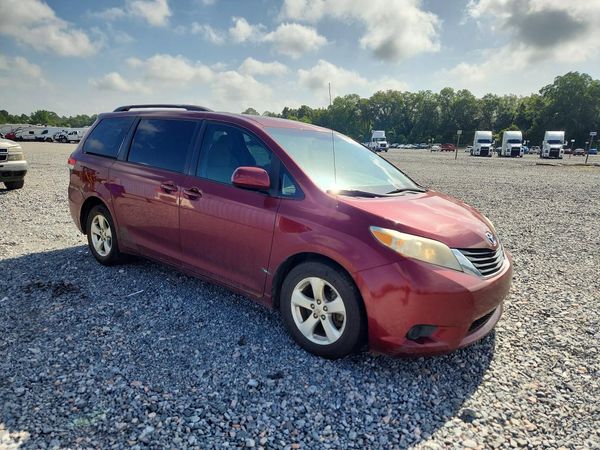 2014 TOYOTA SIENNA