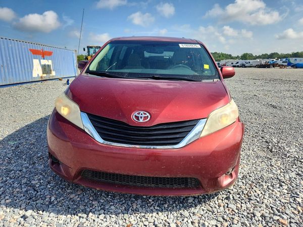 2014 TOYOTA SIENNA