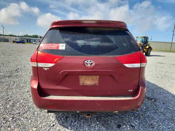 2014 TOYOTA SIENNA