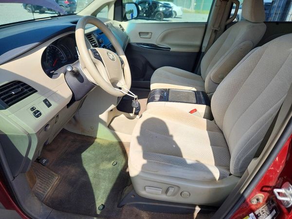 2014 TOYOTA SIENNA