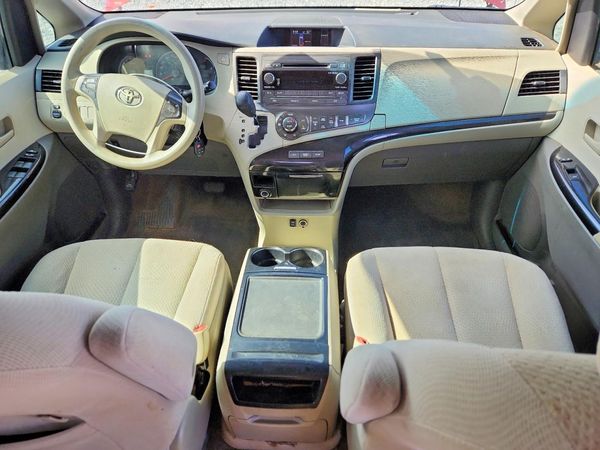 2014 TOYOTA SIENNA