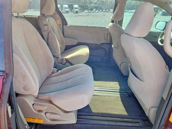 2014 TOYOTA SIENNA
