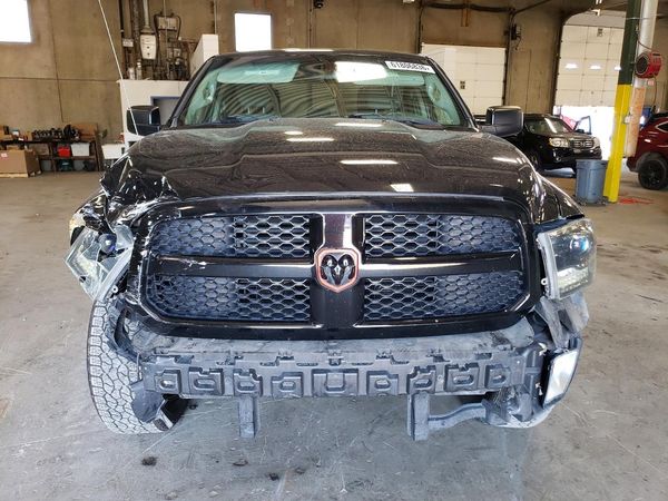 2015 RAM 1500 ST QUAD CAB 4X4