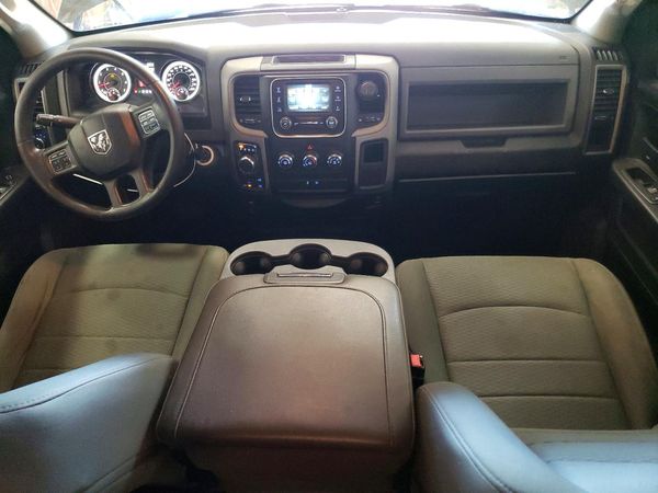 2015 RAM 1500 ST QUAD CAB 4X4