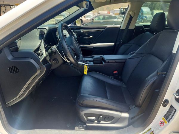 2019 LEXUS ES 300h